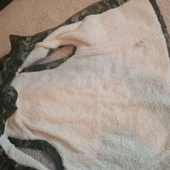 Camouflage vest with 100% cotton in the outer shell and the lining is polyester - Picture 8 of 8